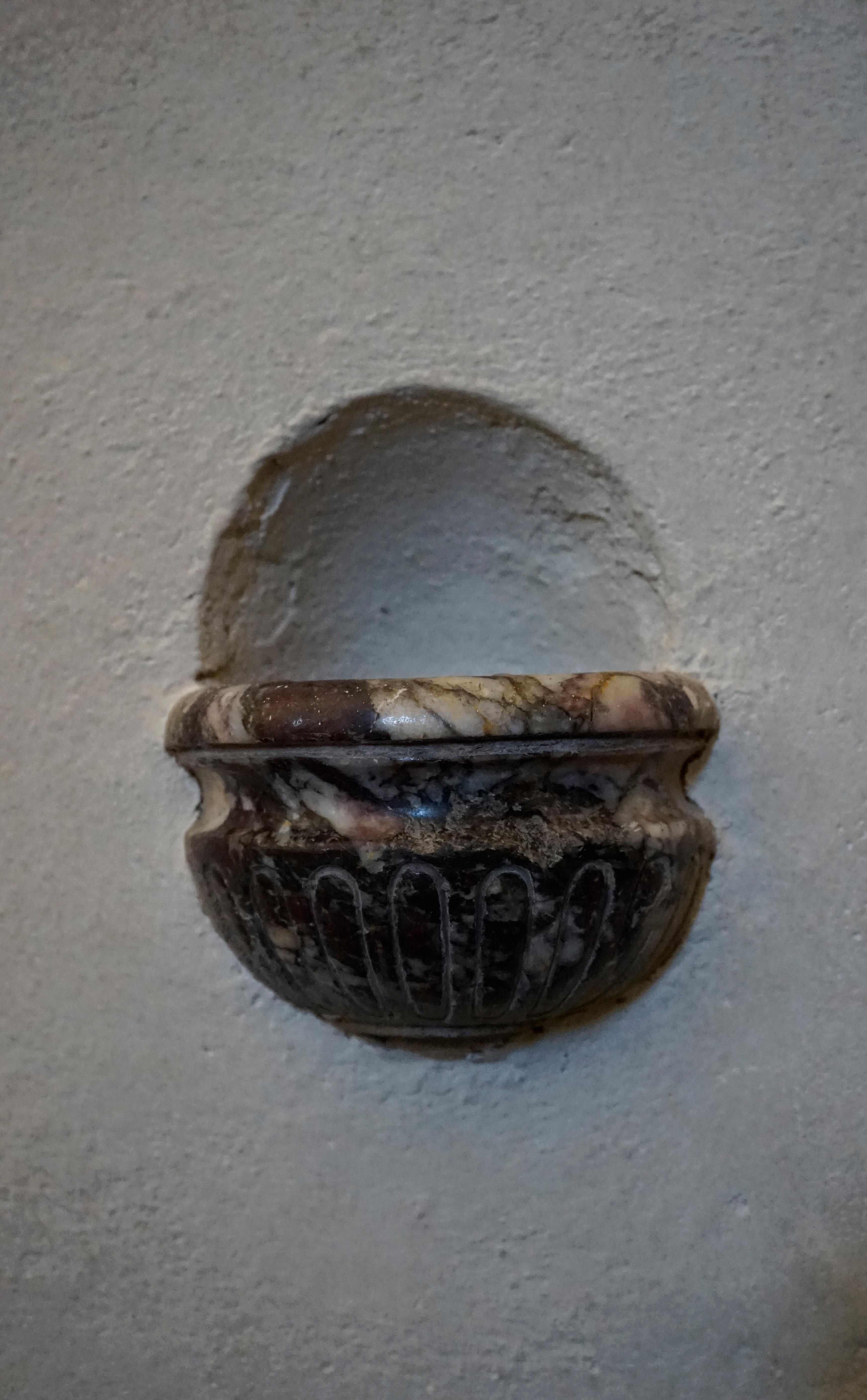 acquasantiera - da parete - bottega volterrana (sec. XIX)