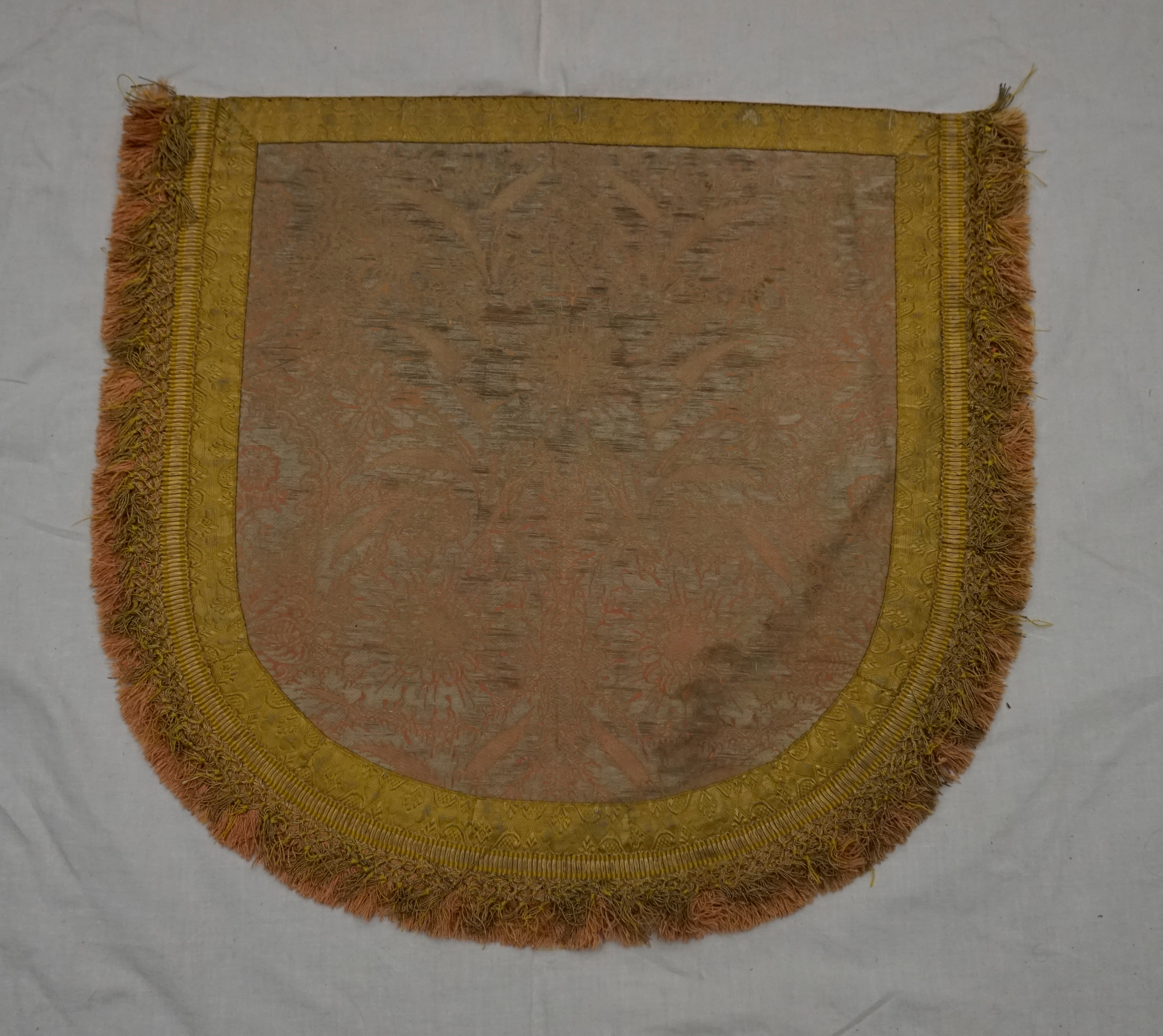 cappuccio di piviale - manifattura italiana (prima metà sec. XVIII)