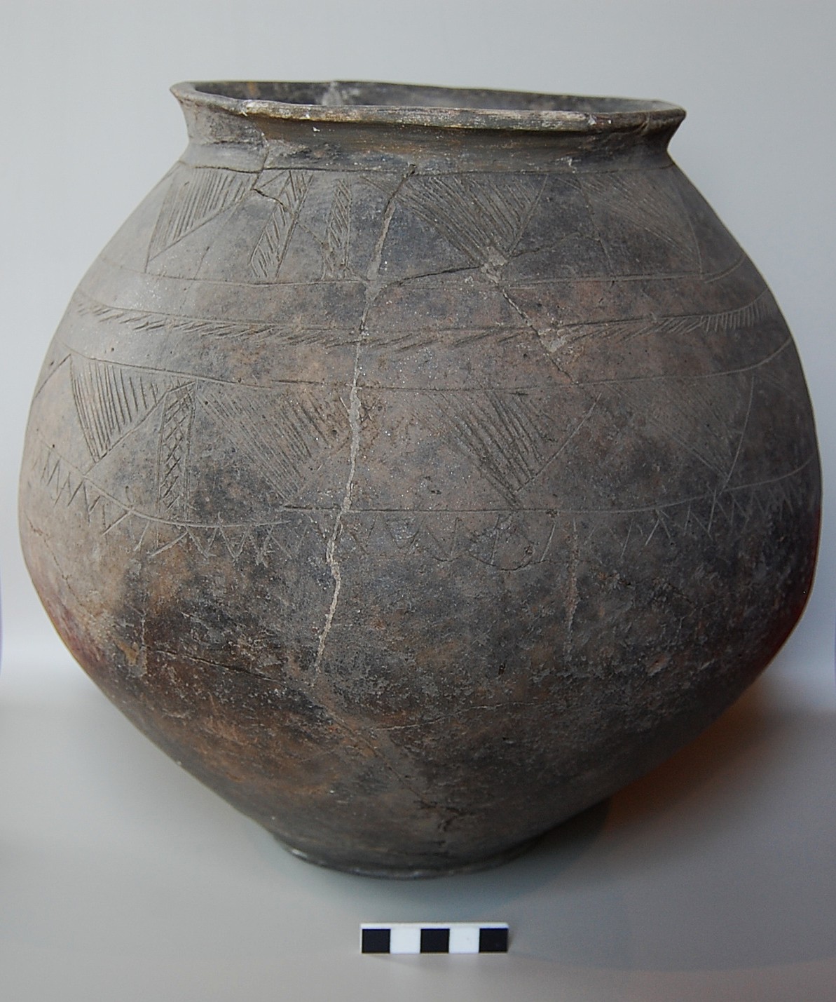 Urna biconico-ovoide - Cultura di Golasecca (GIC) (Seconda meta' VII sec. a.C)