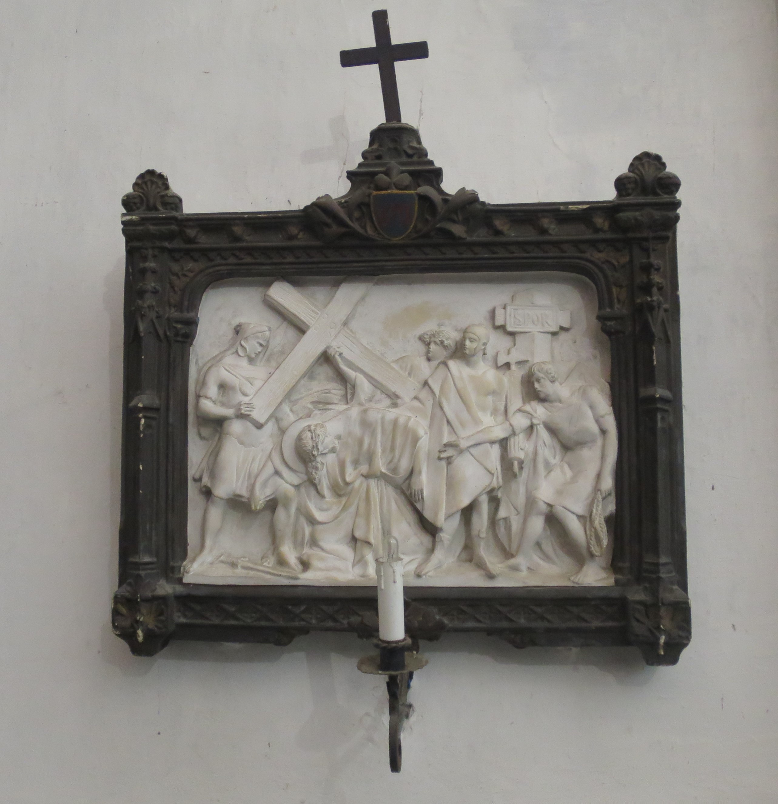 Via Crucis - Stazione VII, Cristo cade per la seconda volta (rilievo, elemento d'insieme) - ambito francese (terzo quarto XIX)