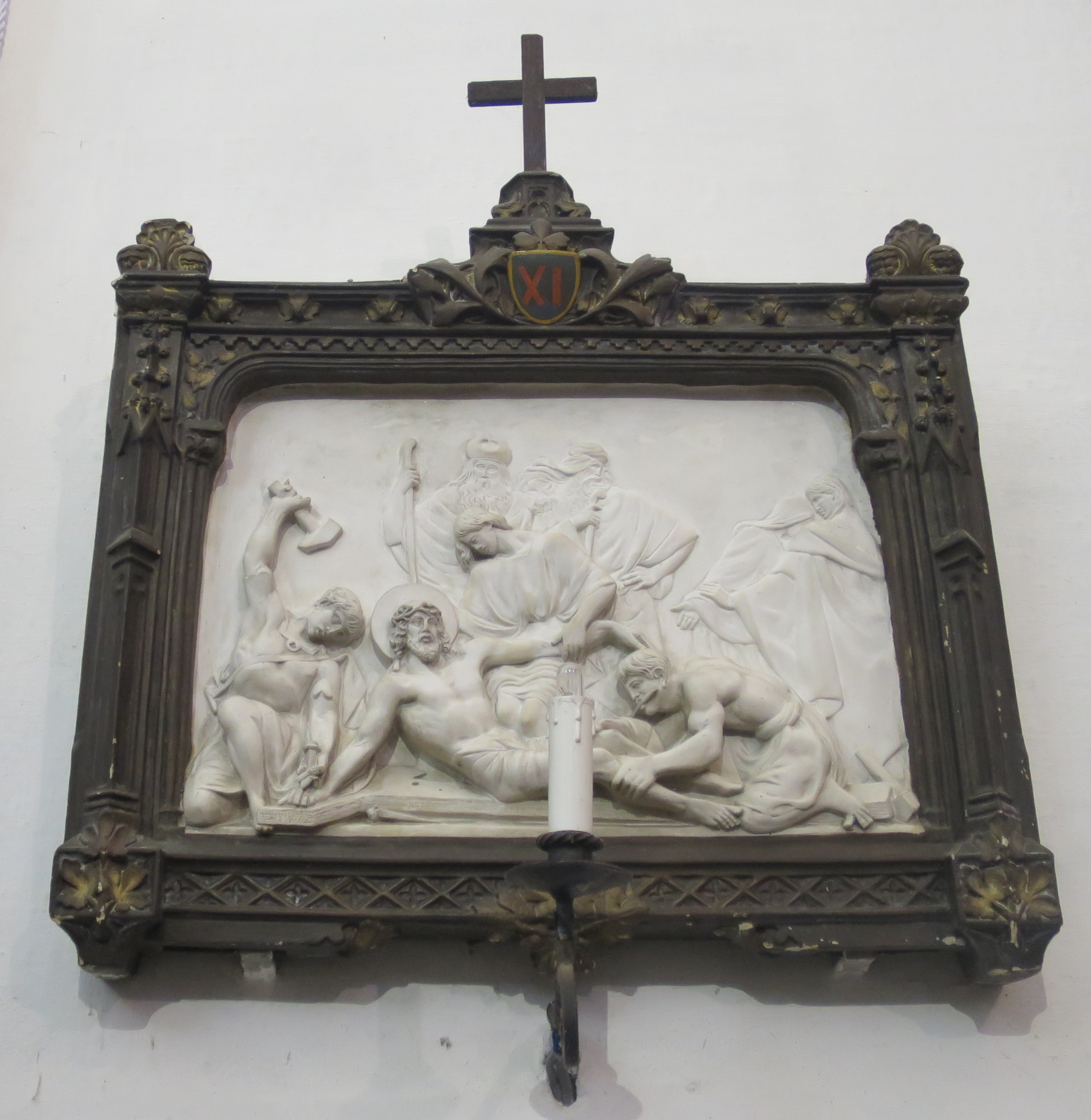 Via Crucis - Stazione XI, Cristo viene inchiodato alla croce (rilievo, elemento d'insieme) - ambito francese (terzo quarto XIX)