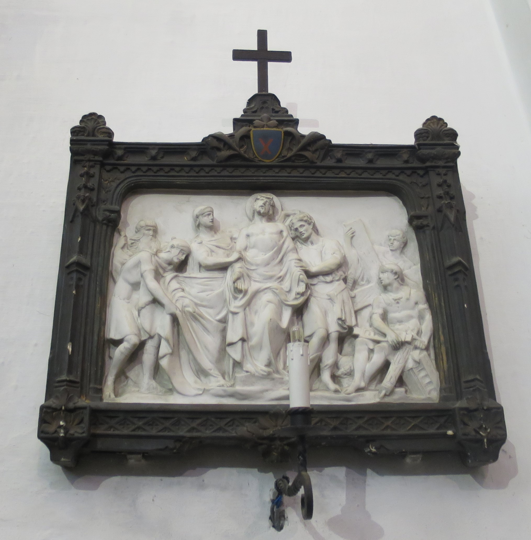 Via Crucis - Stazione X, Cristo è spogliato delle vesti (rilievo, elemento d'insieme) - ambito francese (terzo quarto XIX)