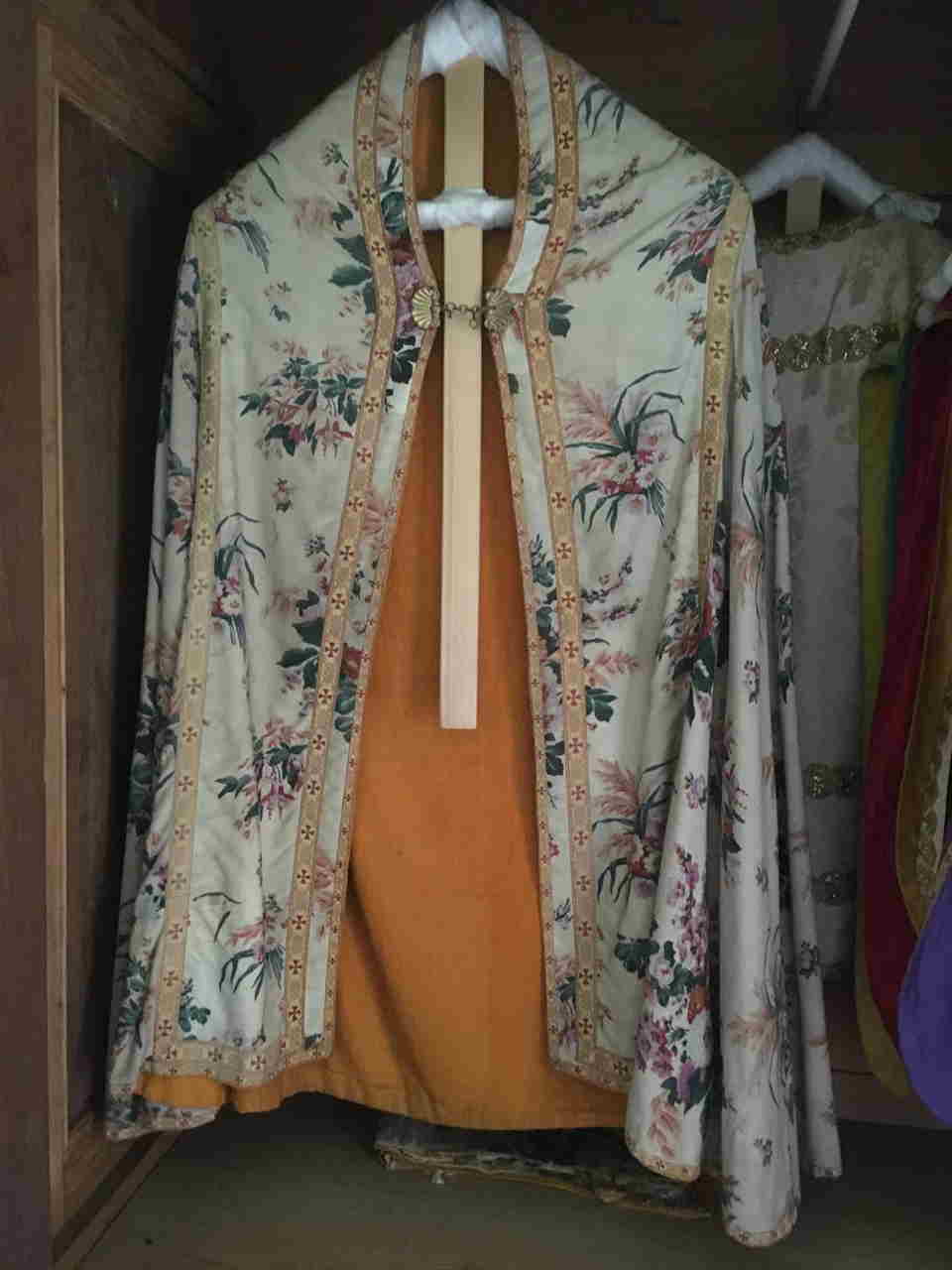 motivi decorativi floreali (piviale) - manifattura piemontese (prima metà XX)