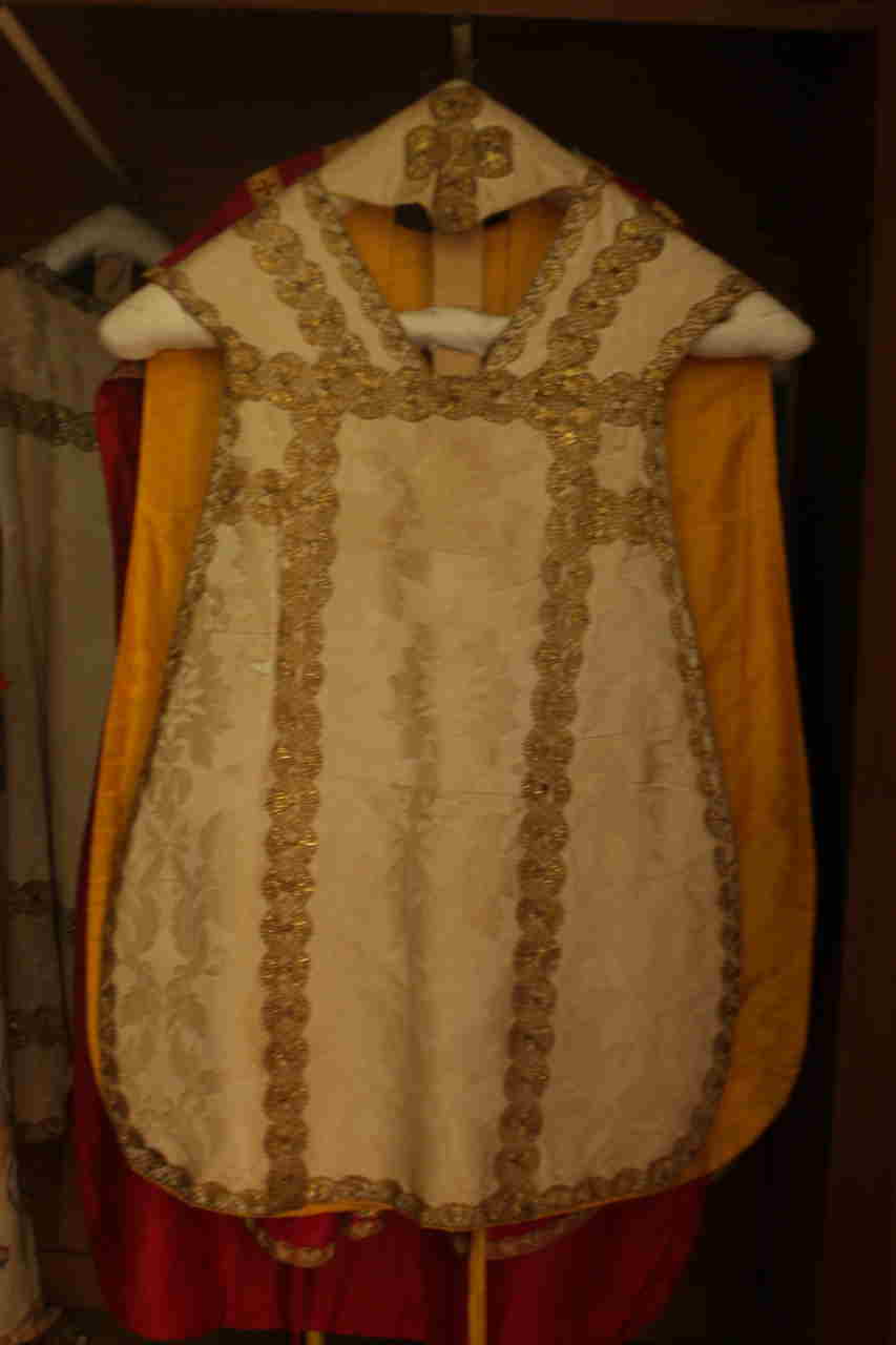 croce e motivi decorativi floreali (pianeta) - manifattura piemontese (prima metà XX)