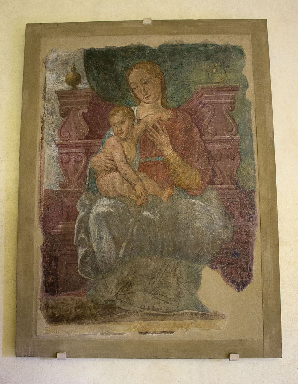 Madonna con Bambino in trono (dipinto murale, frammento) - ambito romagnolo (XVI)