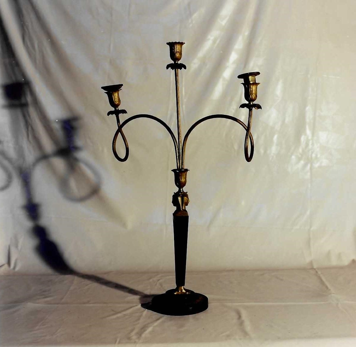 serie di due candelieri (candeliere, serie) di Ignoto artigiano - Manifattura francese (prima metà XIX)