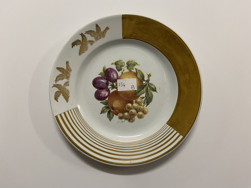 motivi decorativi vegetali (piatto piano, opera isolata) - ambito friulano (metà XX)