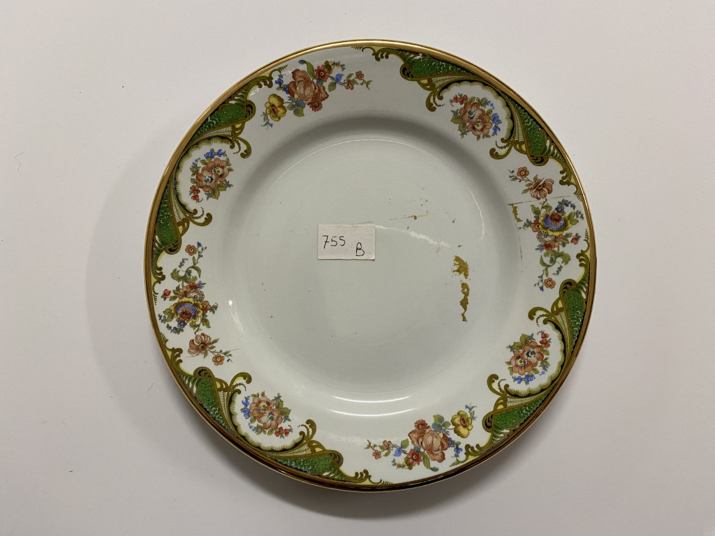 motivi decorativi floreali, motivi decorativi a voluta, motivi decorativi di fantasia (piatto piano, opera isolata) - ambito friulano (prima metà XX)