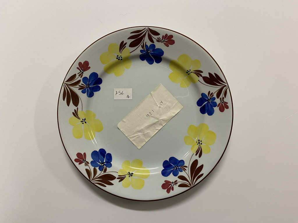 motivi decorativi floreali (piatto piano, opera isolata) - ambito friulano (terzo quarto XX)