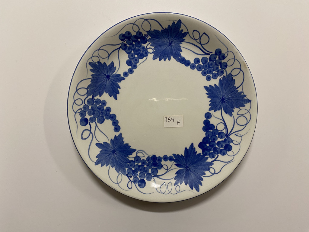 motivi decorativi vegetali (piatto piano, opera isolata) - ambito friulano (seconda metà XX)