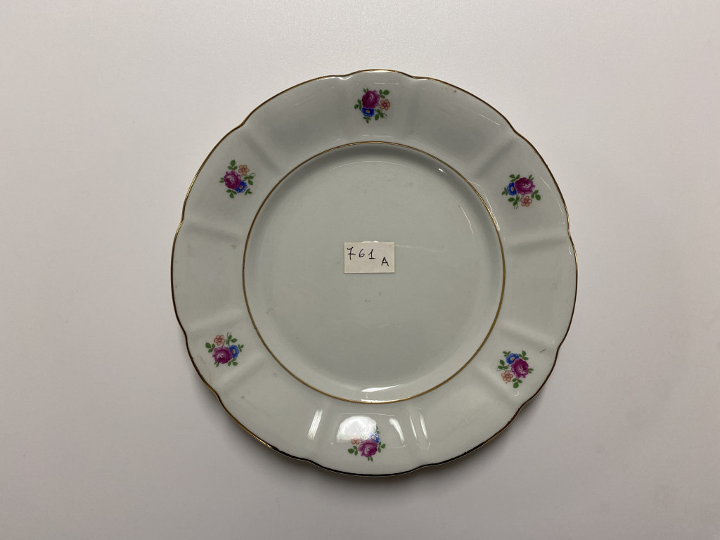 motivi decorativi floreali (piatto piano, opera isolata) - ambito friulano (terzo quarto XX)