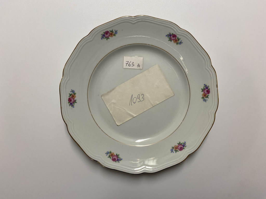 motivi decorativi floreali (piatto piano, opera isolata) - ambito friulano (terzo quarto XX)