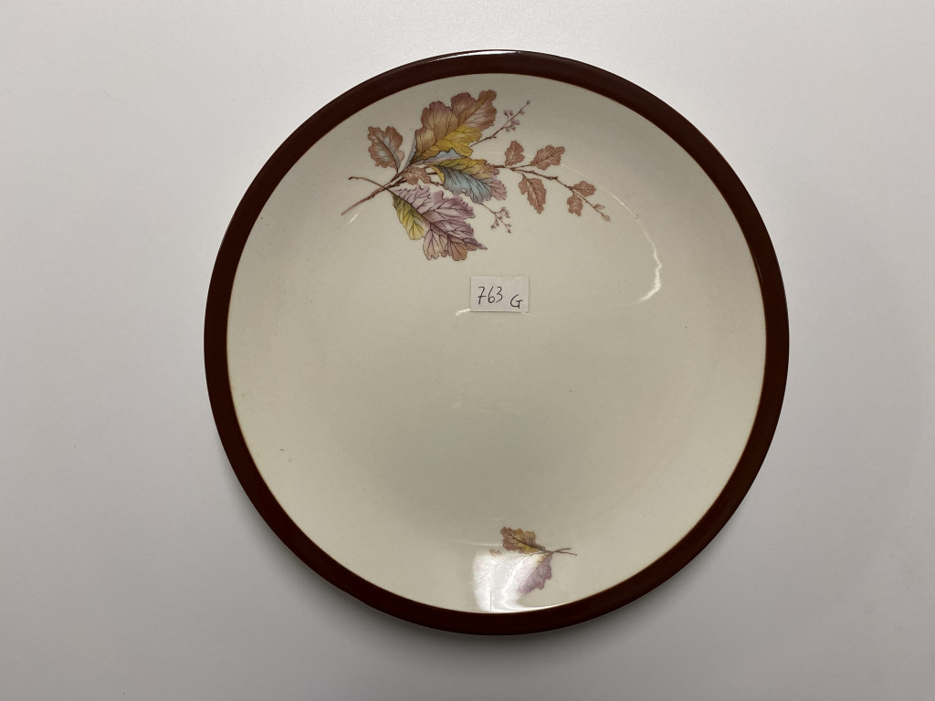 motivi decorativi vegetali (piatto piano, opera isolata) - ambito friulano (terzo quarto XX)