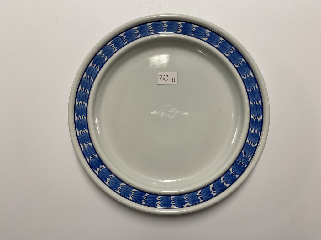 ghirlanda, motivi decorativi vegetali (piatto piano, opera isolata) - ambito friulano (terzo quarto XX)