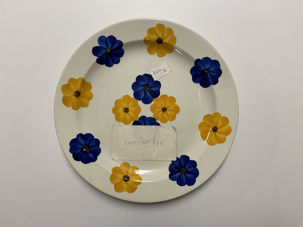 motivi decorativi floreali (piatto piano, opera isolata) - ambito friulano (seconda metà XX)