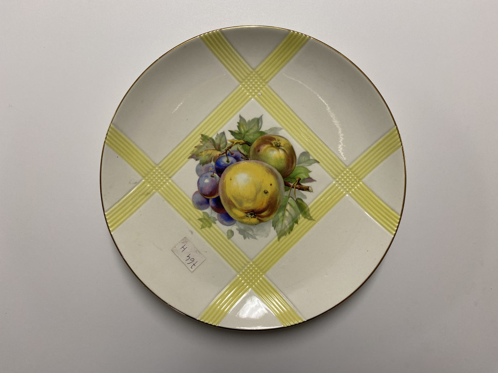 motivi decorativi floreali, motivi decorativi geometrici, motivi decorativi a intreccio (piatto piano, opera isolata) - ambito friulano (seconda metà XX)