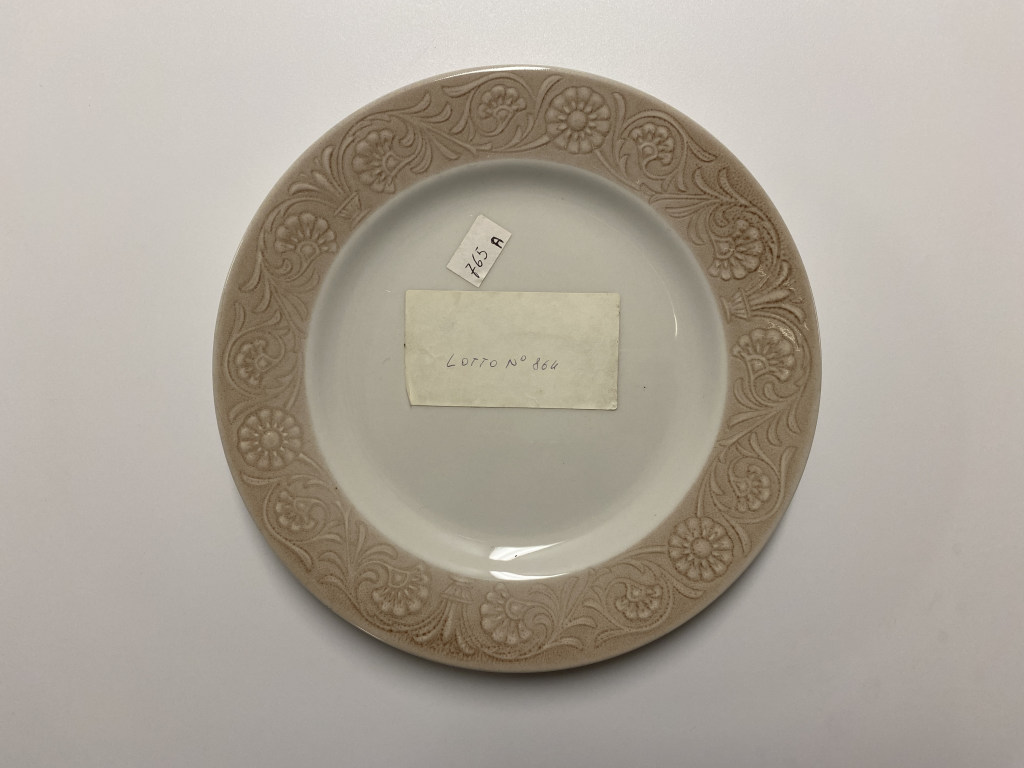 motivi decorativi floreali, motivi decorativi vegetali (piatto piano, opera isolata) - ambito friulano (terzo quarto XX)