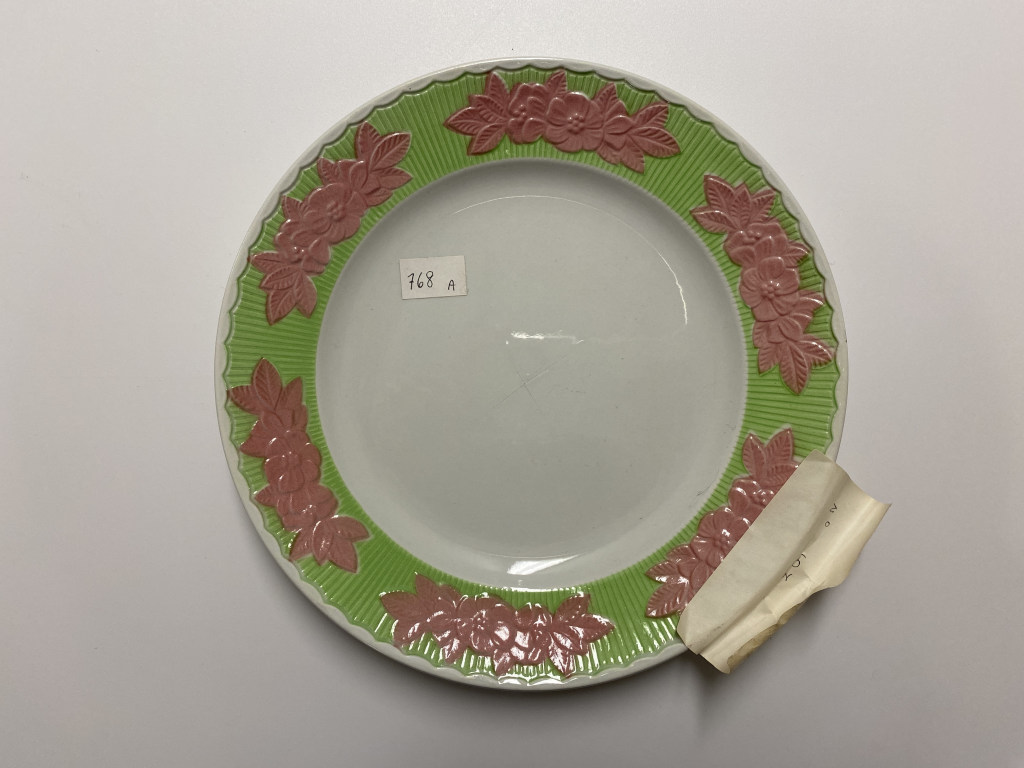 motivi decorativi floreali, motivi decorativi geometrici (piatto piano, opera isolata) - ambito friulano (terzo quarto XX)