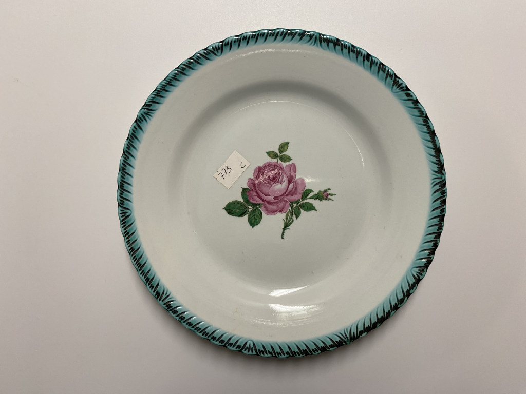 motivi decorativi floreali (piatto piano, opera isolata) - ambito friulano (terzo quarto XX)