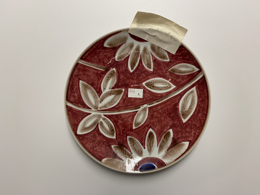 motivi decorativi floreali, motivi decorativi vegetali (piatto piano, opera isolata) - ambito friulano (terzo quarto XX)