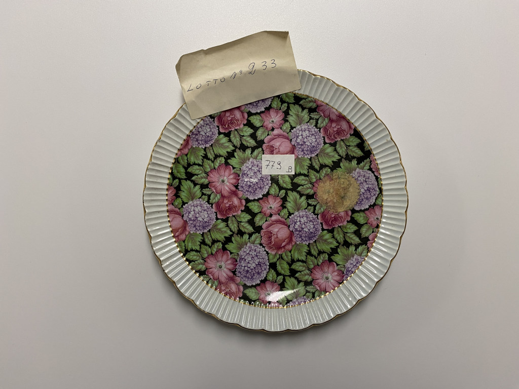 motivi decorativi floreali (piatto piano, opera isolata) - ambito friulano (terzo quarto XX)