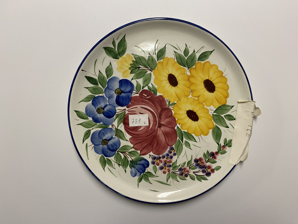 motivi decorativi floreali (piatto piano, opera isolata) - ambito friulano (seconda metà XX)