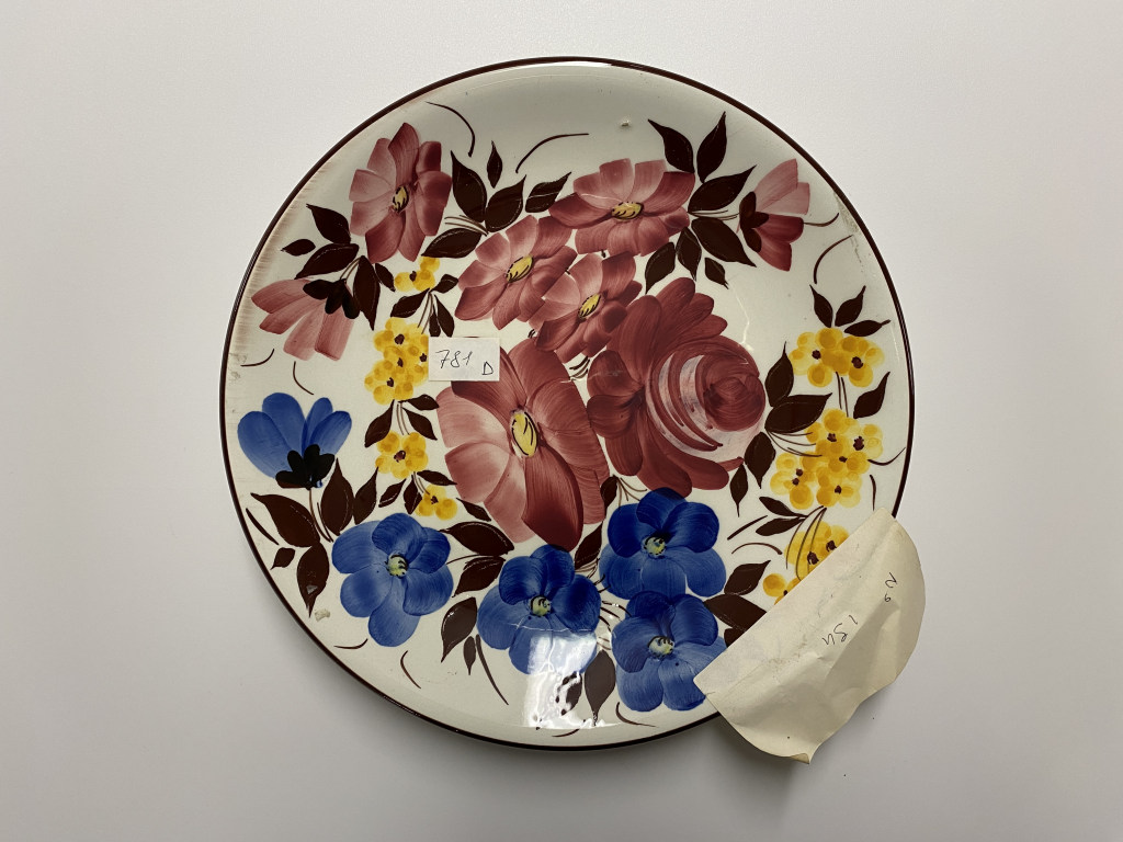 motivi decorativi floreali (piatto piano, opera isolata) - ambito friulano (seconda metà XX)