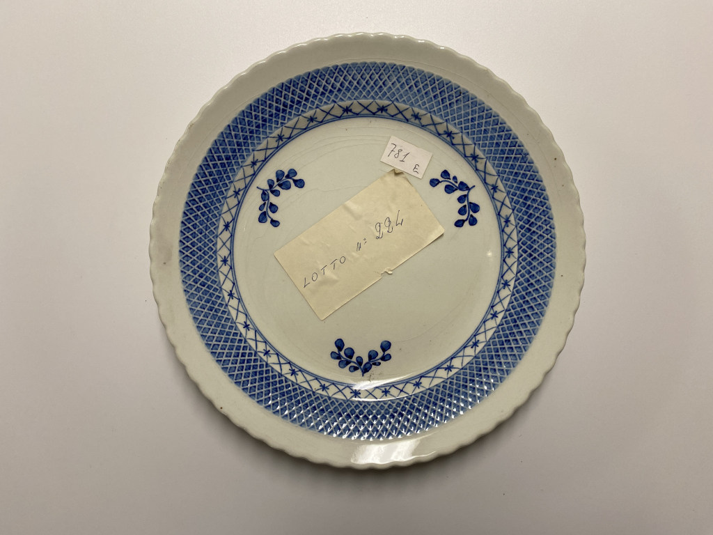 motivi decorativi vegetali, motivi decorativi a intreccio (piatto piano, opera isolata) - ambito friulano (seconda metà XX)