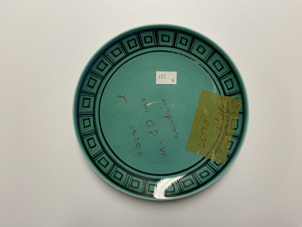 motivi decorativi geometrici (piatto piano, opera isolata) - ambito friulano (terzo quarto XX)