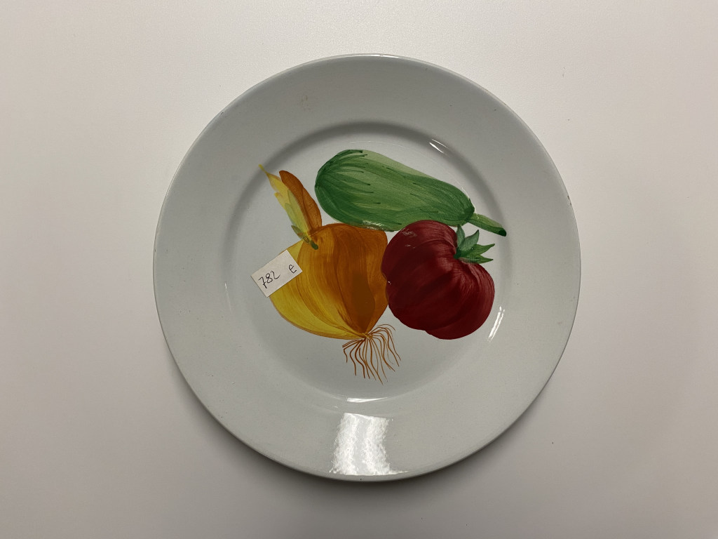 motivi decorativi vegetali (piatto piano, opera isolata) - ambito friulano (terzo quarto XX)