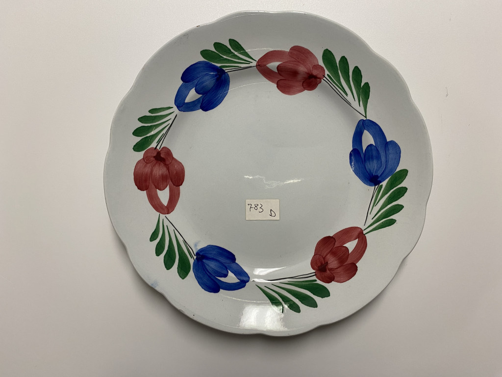 motivi decorativi floreali (piatto piano, opera isolata) - ambito friulano (terzo quarto XX)