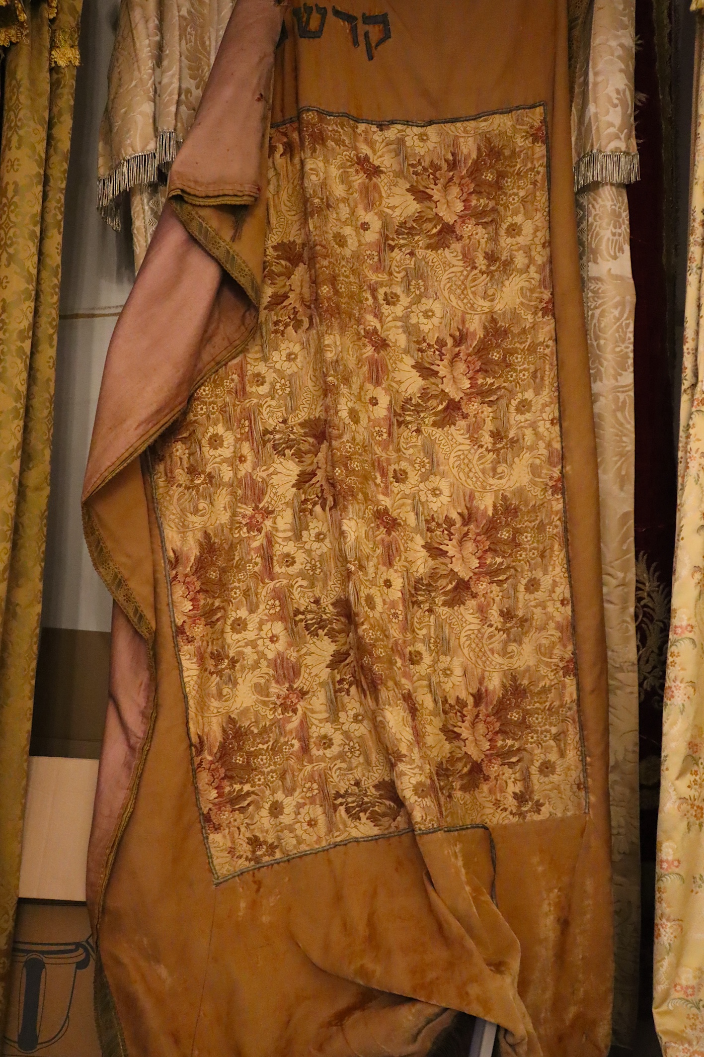 parokhet - manifattura italiana, ambito campano, Ambito ebraico (fine/ inizio XVIII/XX)