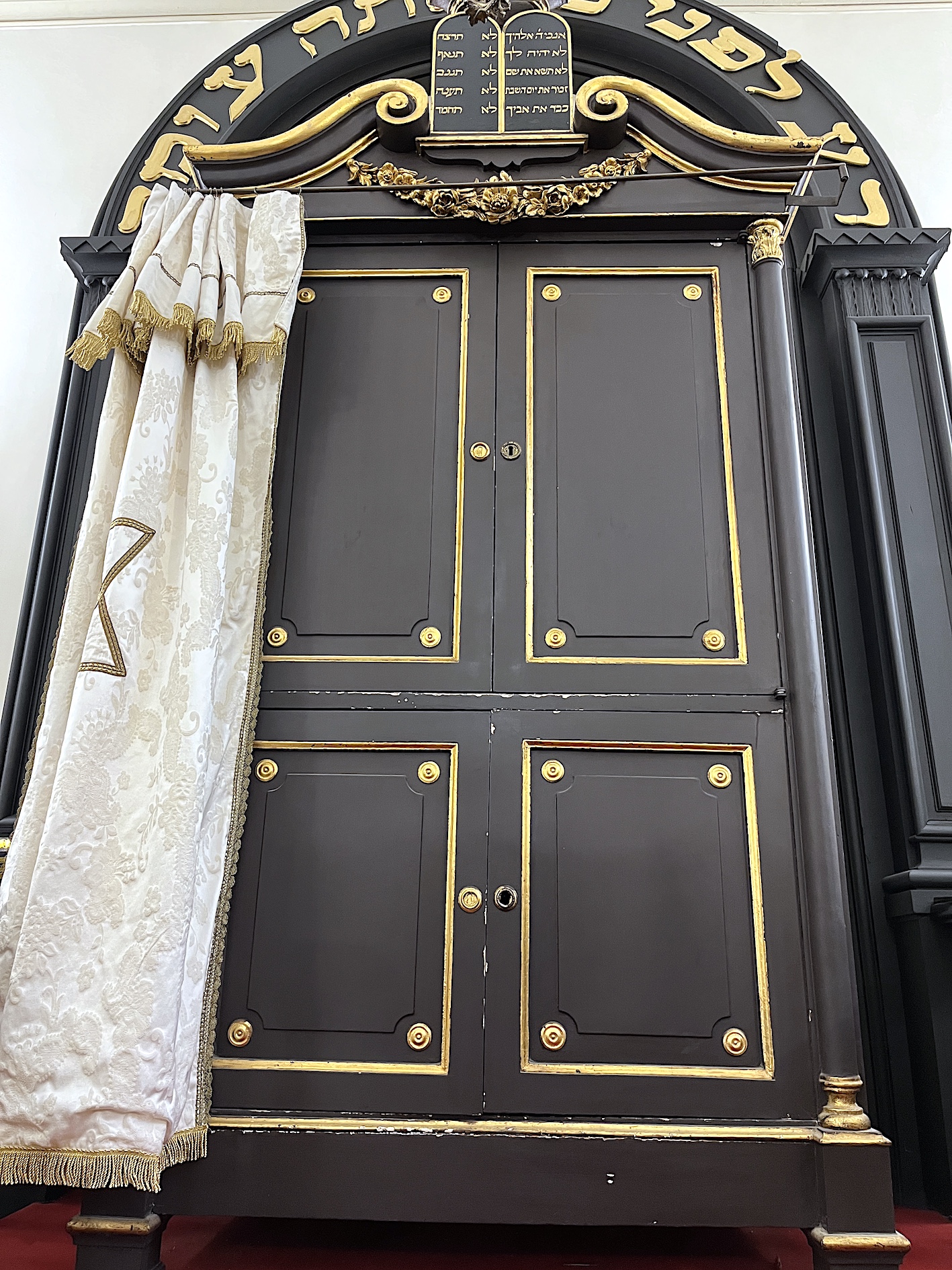 aron kodesh, pendant - manifattura italiana, ambito campano, Ambito ebraico (fine XVIII secolo)