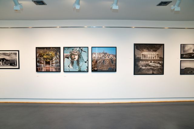 Collezione UNESCO di Basilico, Gabriele, Barbieri, Olivo, Berengo Gardin, Gianni, Castella, Vincenzo, Guidi, Guido, Jodice, Mimmo, Leone, Giuseppe, Mariniello, Raffaela (XX-XXI)