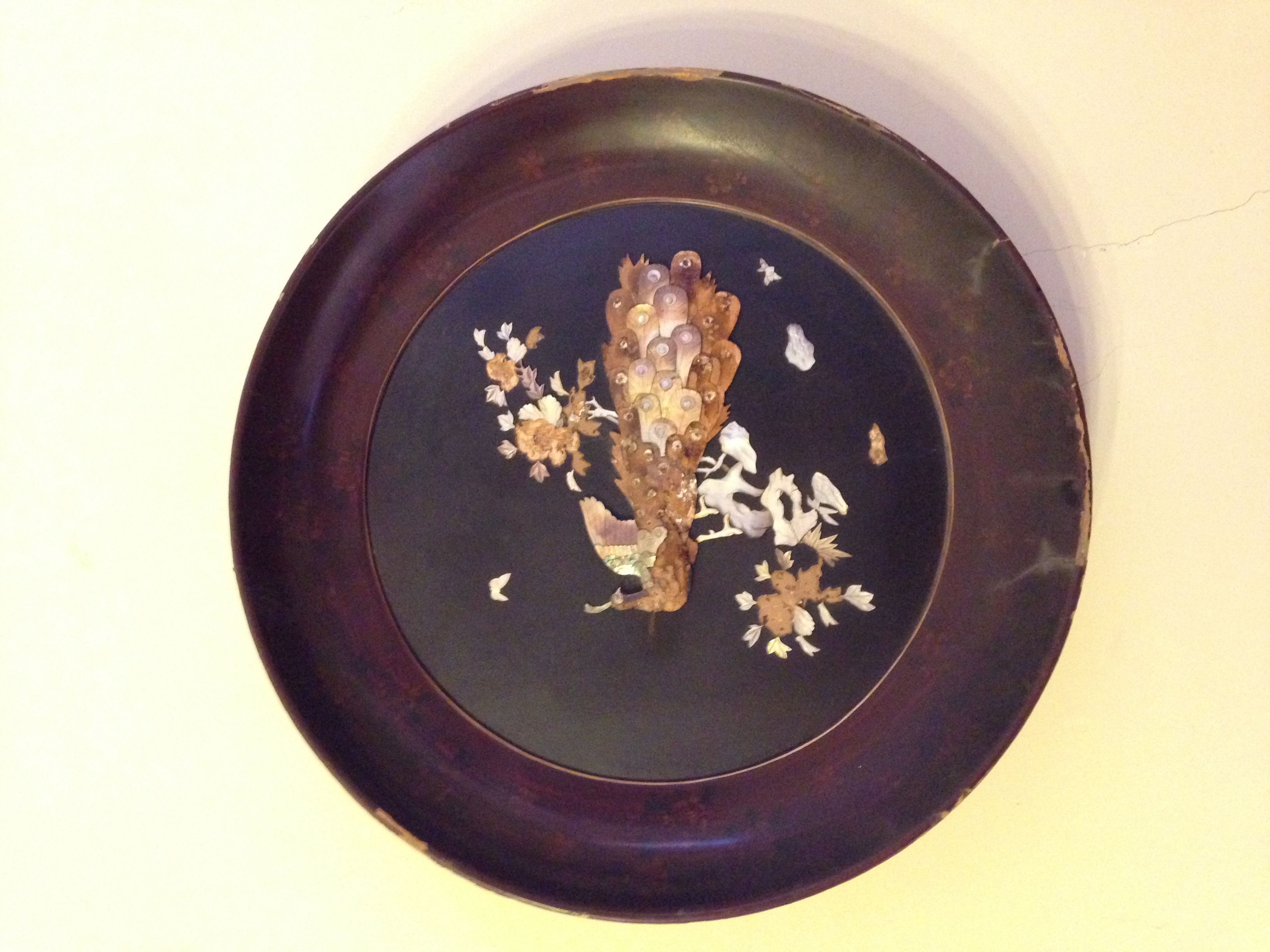 Pavone e fiori di ciliegio (pannello giapponese stile shibayama) - ambito giapponese (fine XIX)