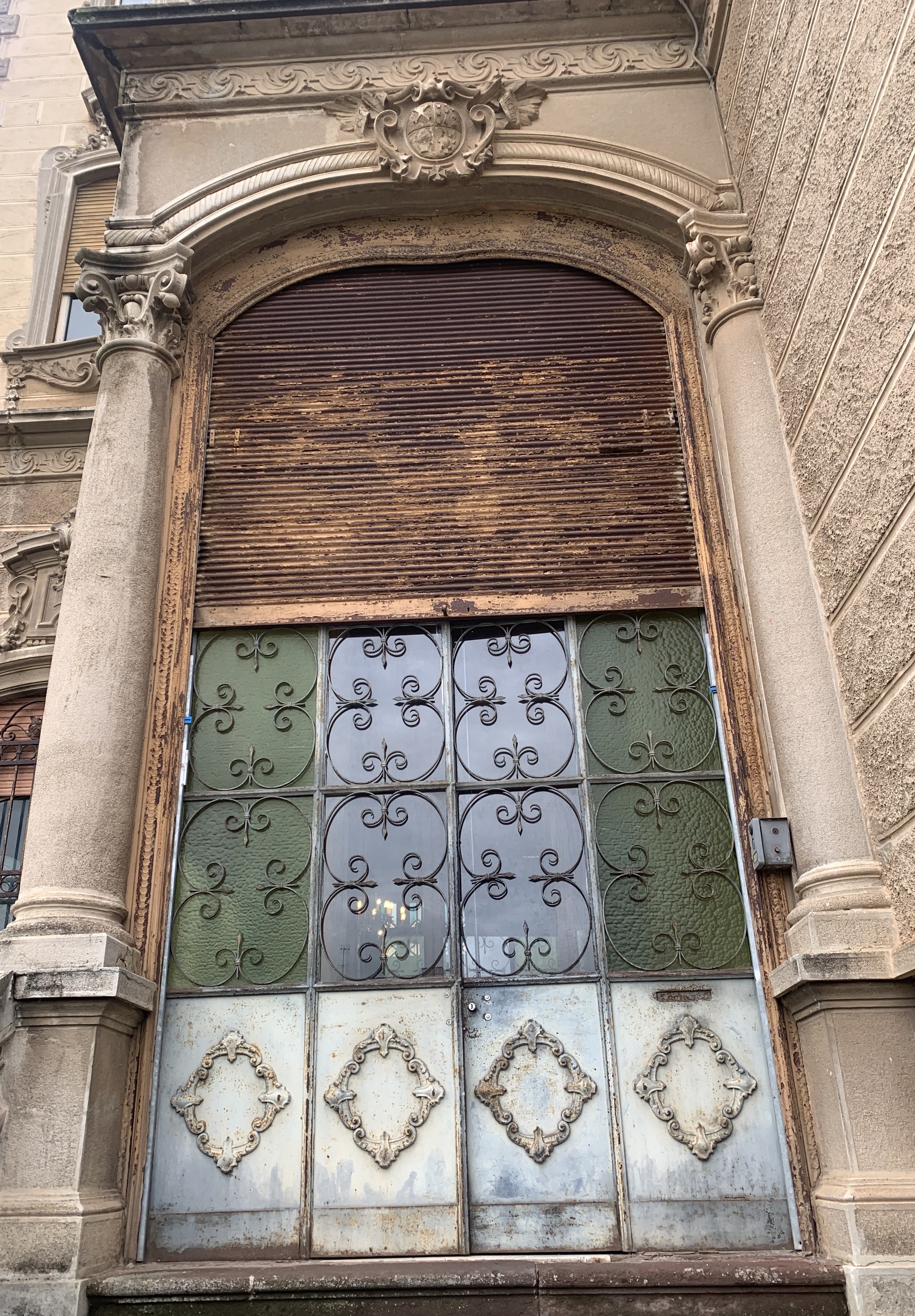 portale - ad arco ribassato, elemento d'insieme di Lo Presti Seminerio, Decenzio (attribuito) - ambito torinese (anni dieci XX)