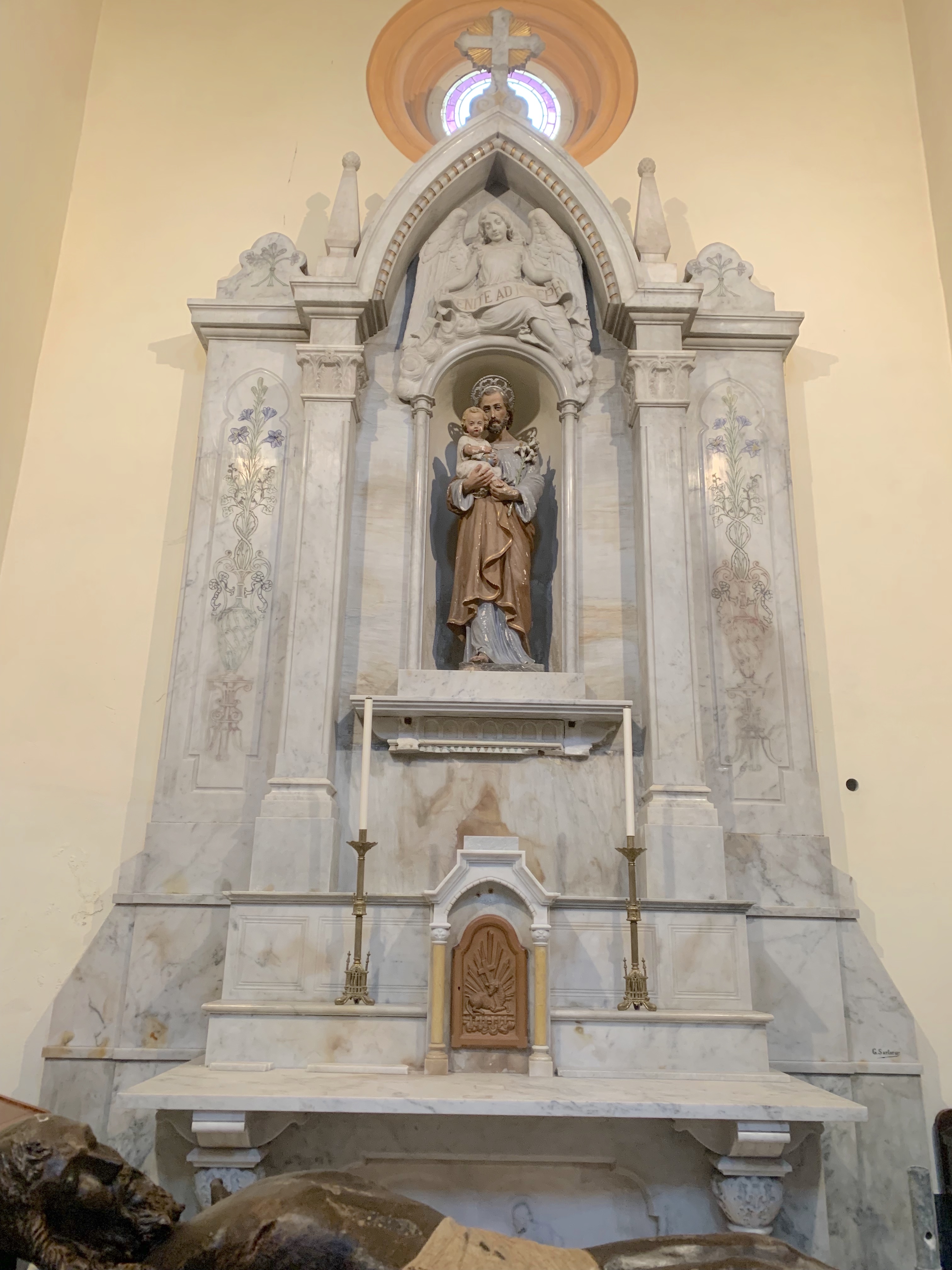 Altare di San Giuseppe, con scultura e bassorilievo (altare - a edicola, complesso decorativo) di Sartorio Giuseppe (attribuito) - bottega sassarese (inizio XX)
