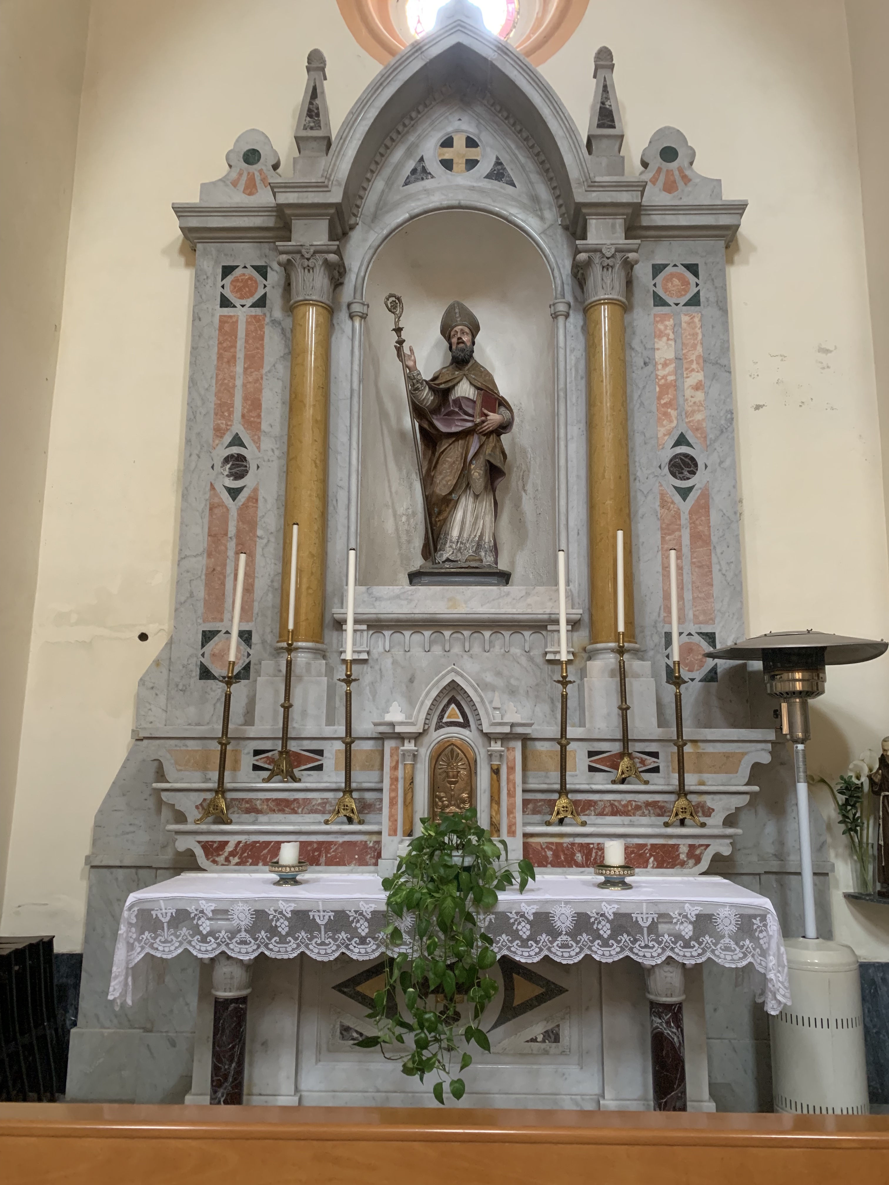 altare - a edicola, complesso decorativo di Fausto Sanna (attribuito) - bottega sassarese (anni trenta XX)