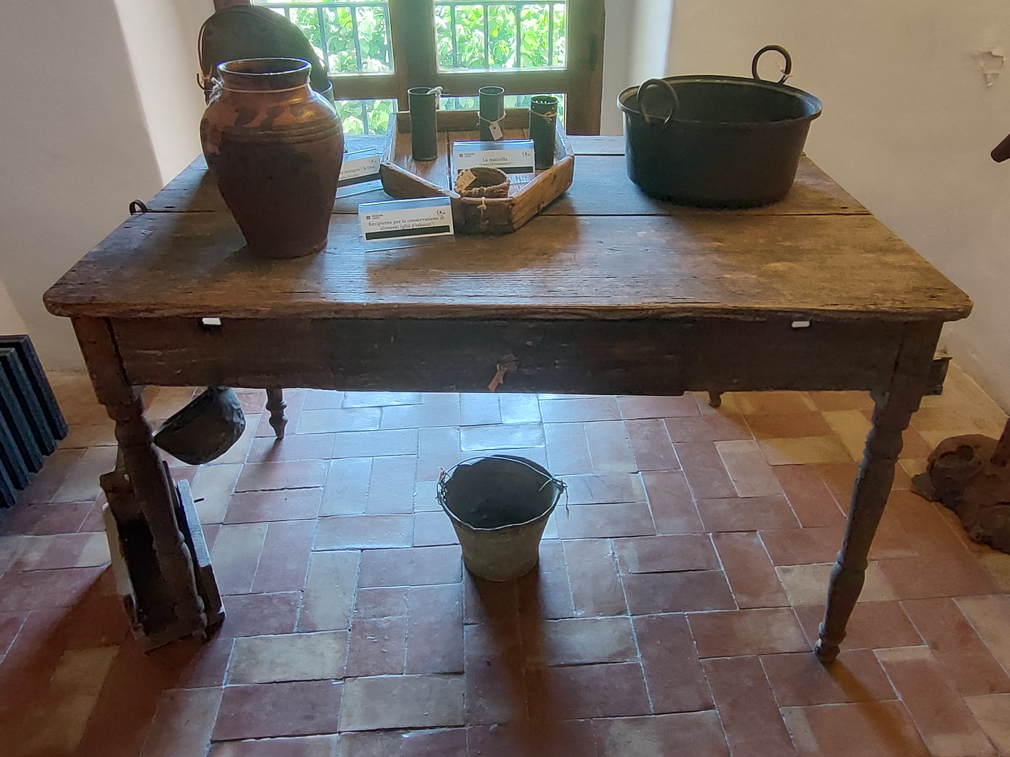 tavolo (tavolo, ARREDI E SUPPELLETTILI/ MOBILI)