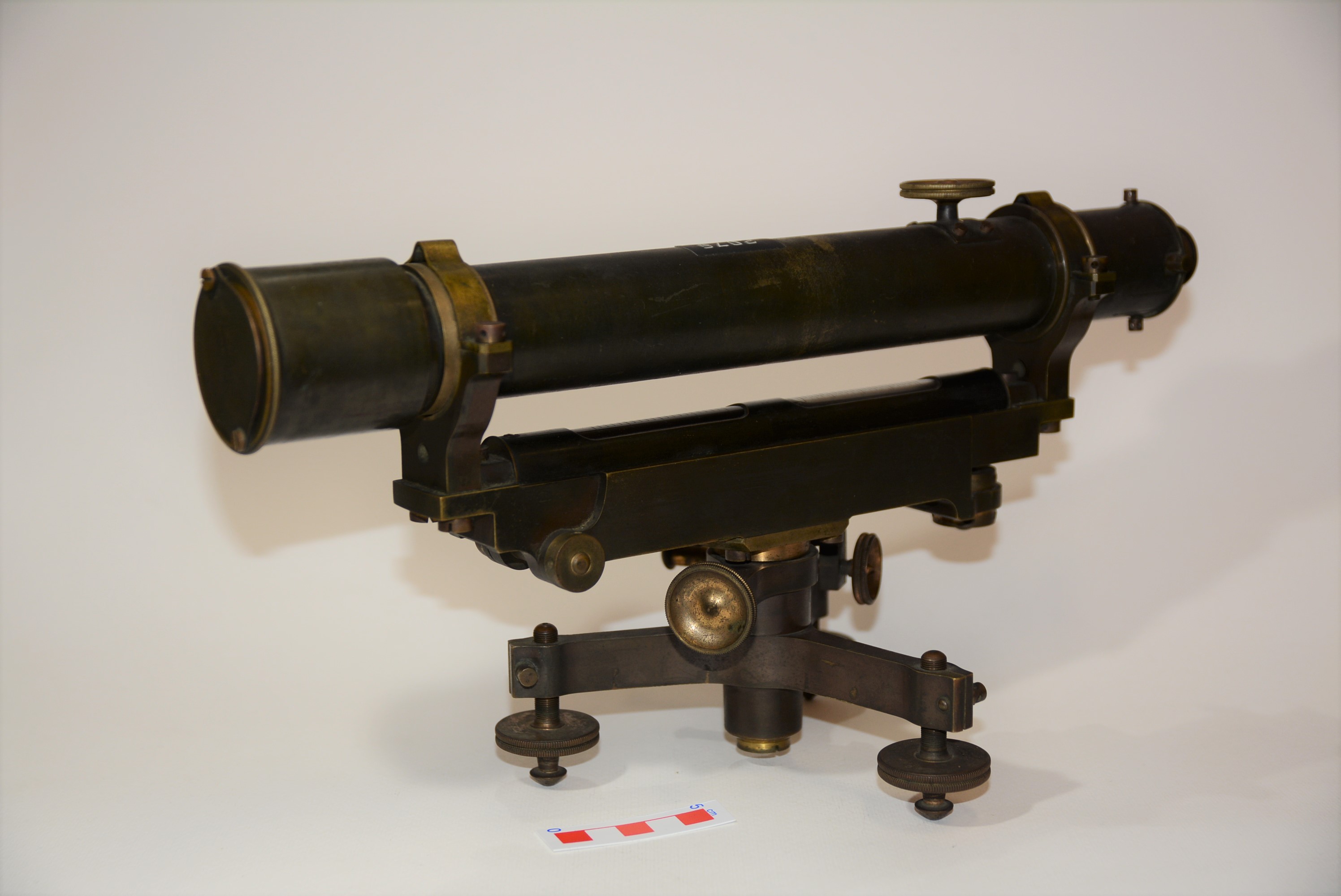 livella, a cannocchiale per topografia di Troughton&Simm (officina) (seconda metà, terzo quarto XIX secolo, XX secolo)