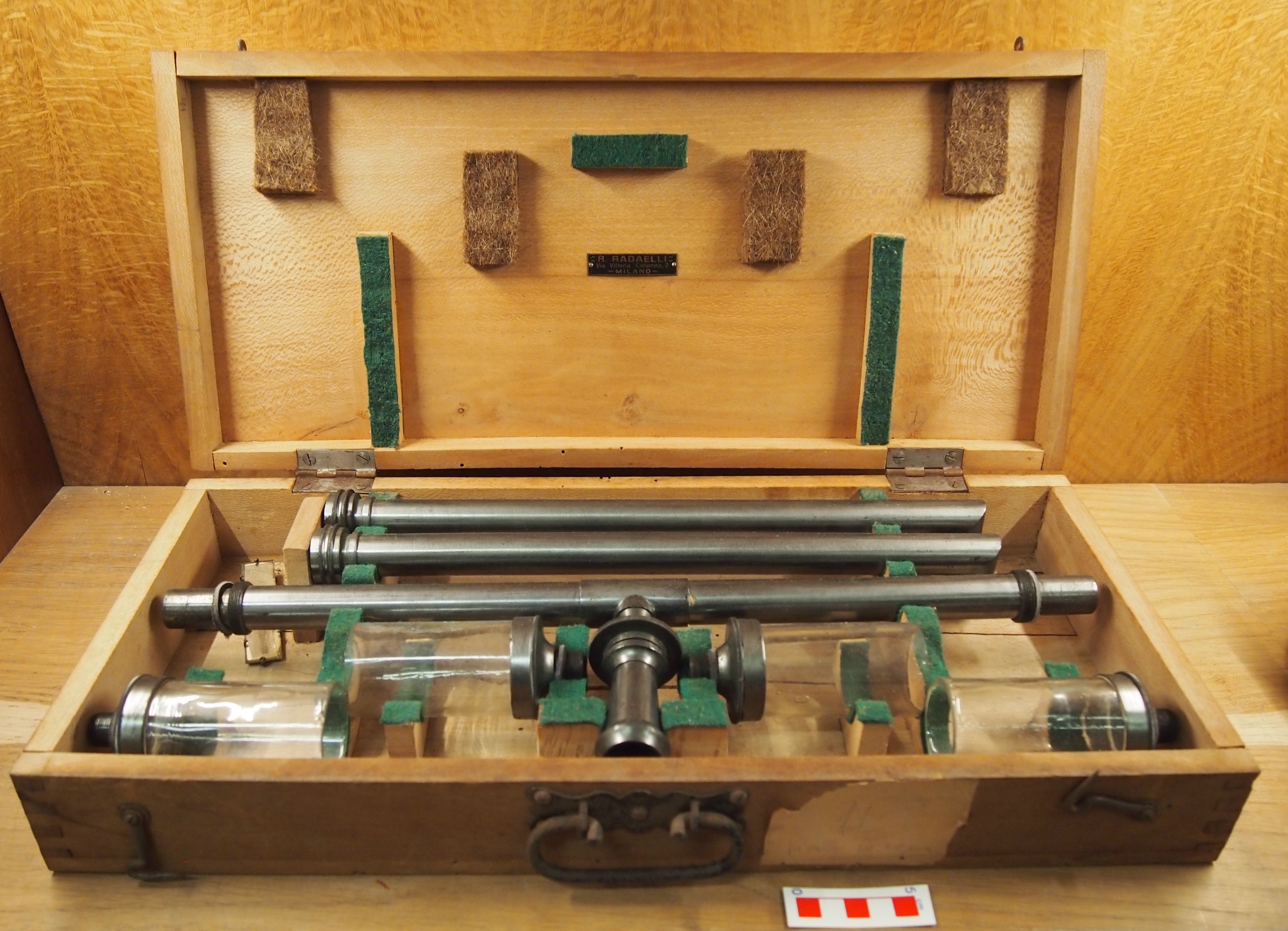 livella, ad acqua di Officine R. Radaelli (officina) (prima metà, seconda metà XX secolo, XX secolo)