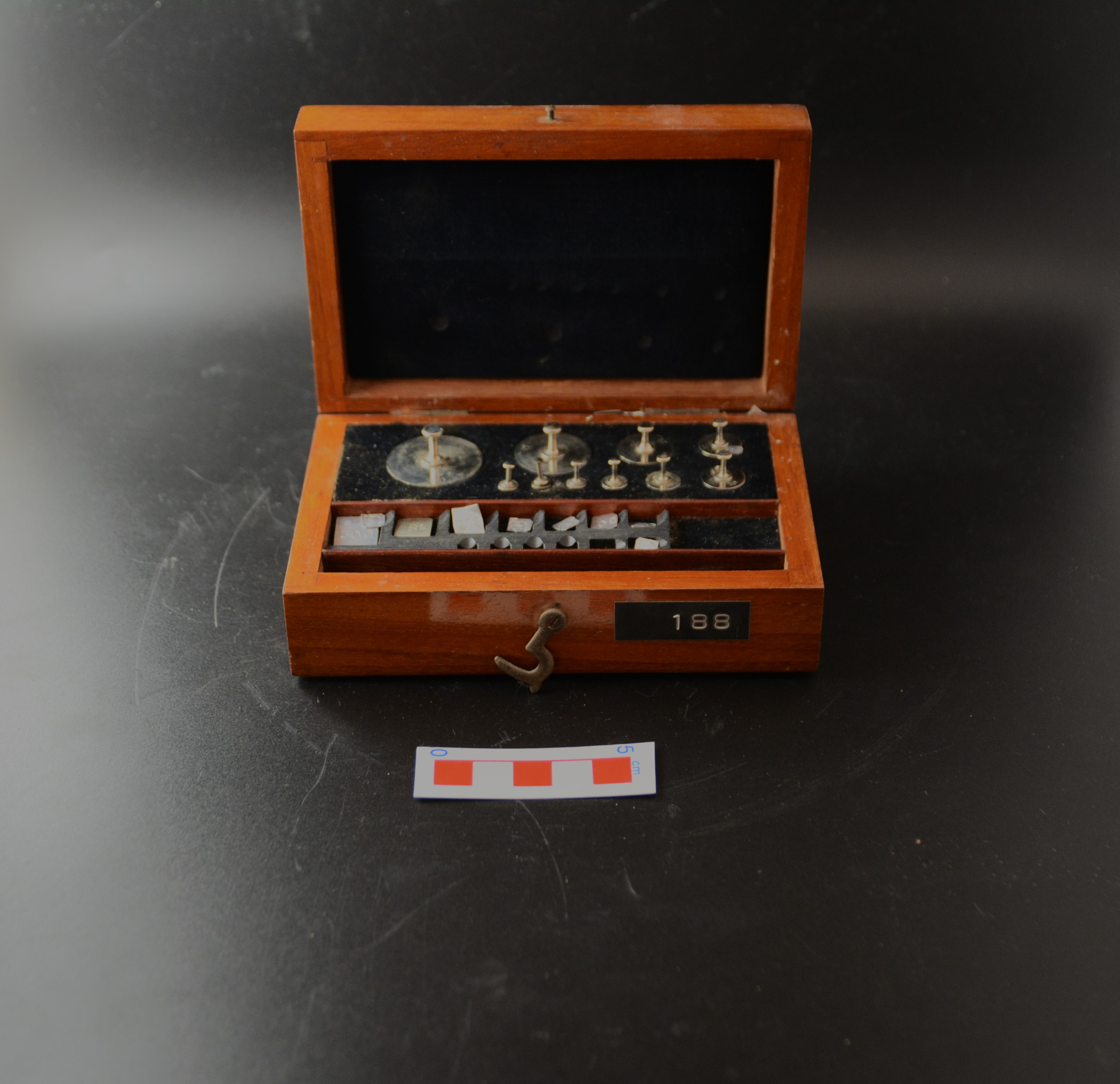 set di pesi, per bilancia di precisione (prima metà XX secolo)