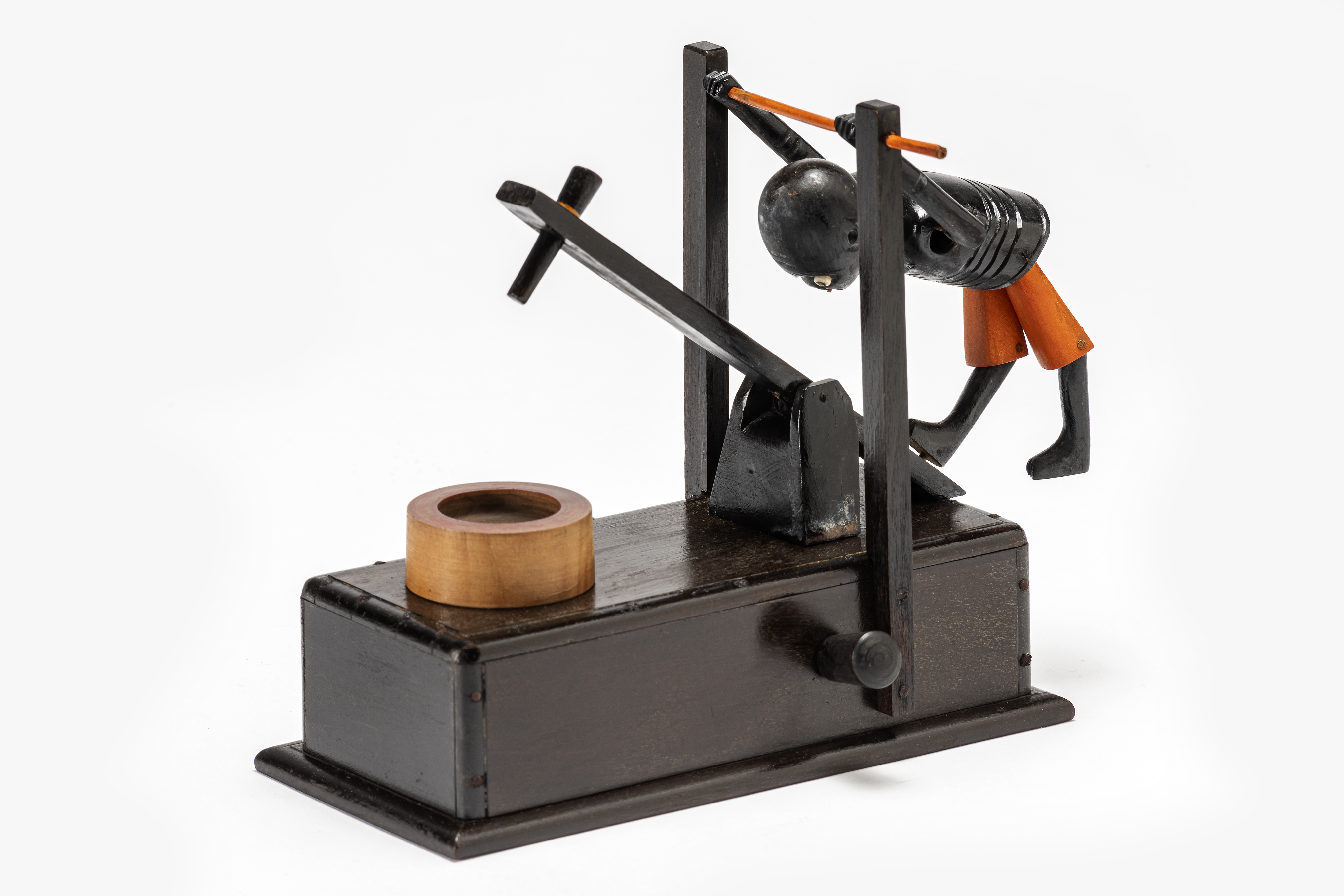 Lo schiacciatore, Bambola di Kobe (Kōbe ningyō) n.3/14 (bambola, insieme) - manifattura giapponese (fine/ inizio Secc. XIX-XX)