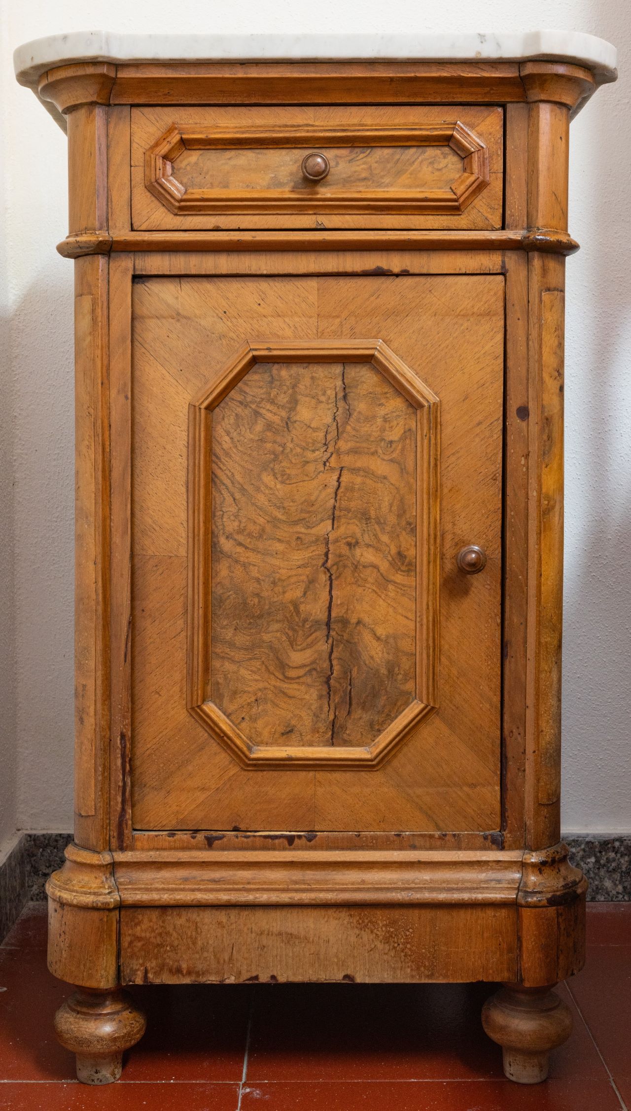 comodino, ARREDI E SUPPELLETTILI/ MOBILI - ambito italiano