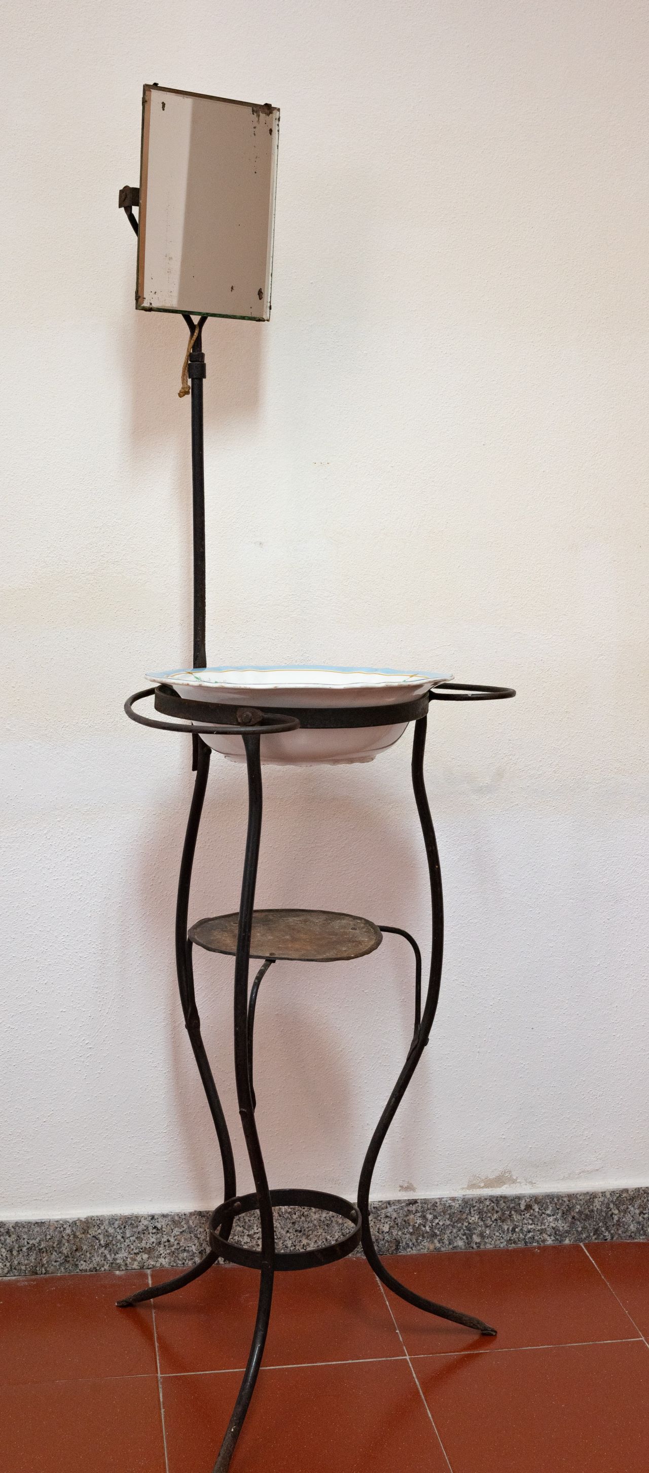 servizio da toeletta, struttura, ARREDI E SUPPELLETTILI/ CONTENITORI, RECIPIENTI E OGGETTI DI USO DOMESTICO - ambito italiano