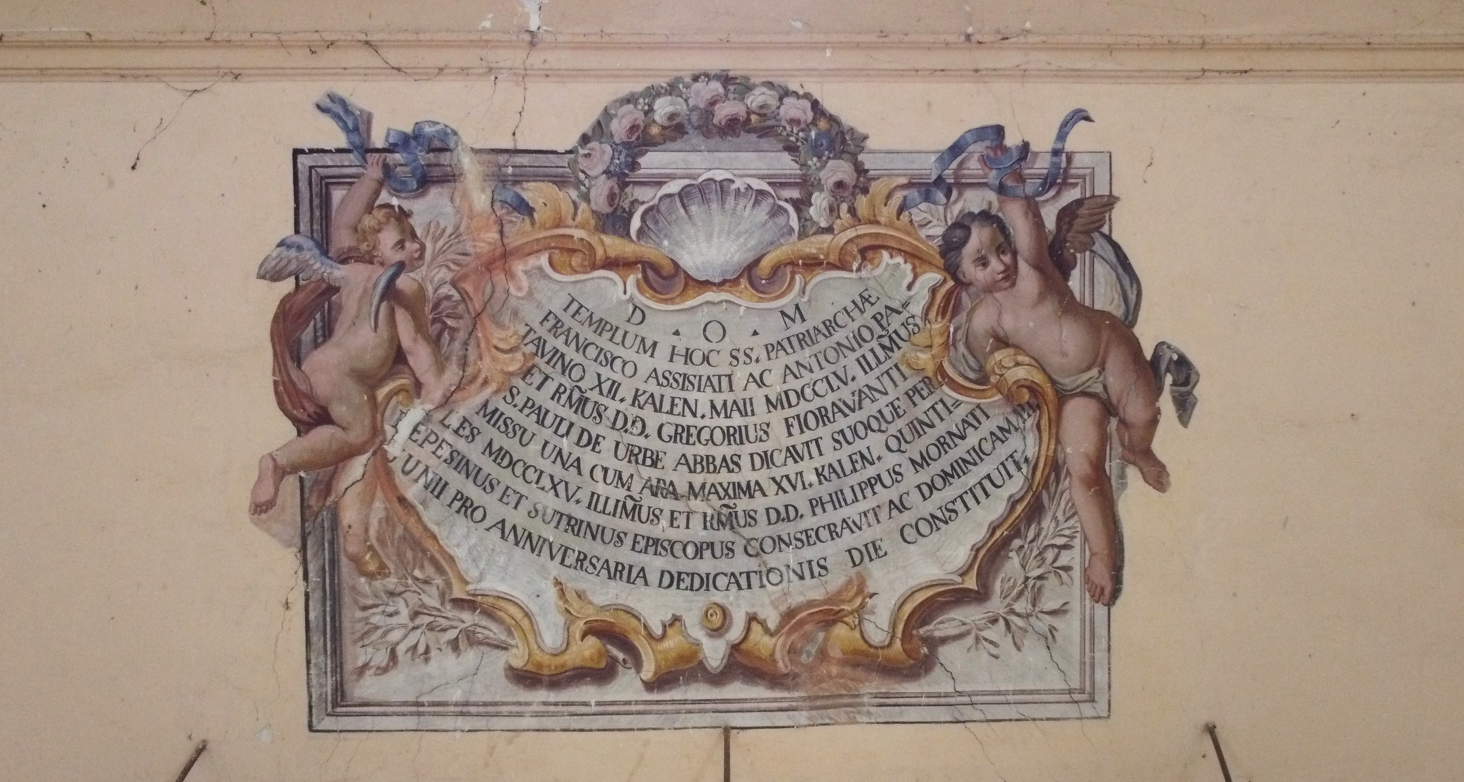 Putti reggicartella (dipinto murale, opera isolata) - ambito laziale (terzo quarto XVIII)