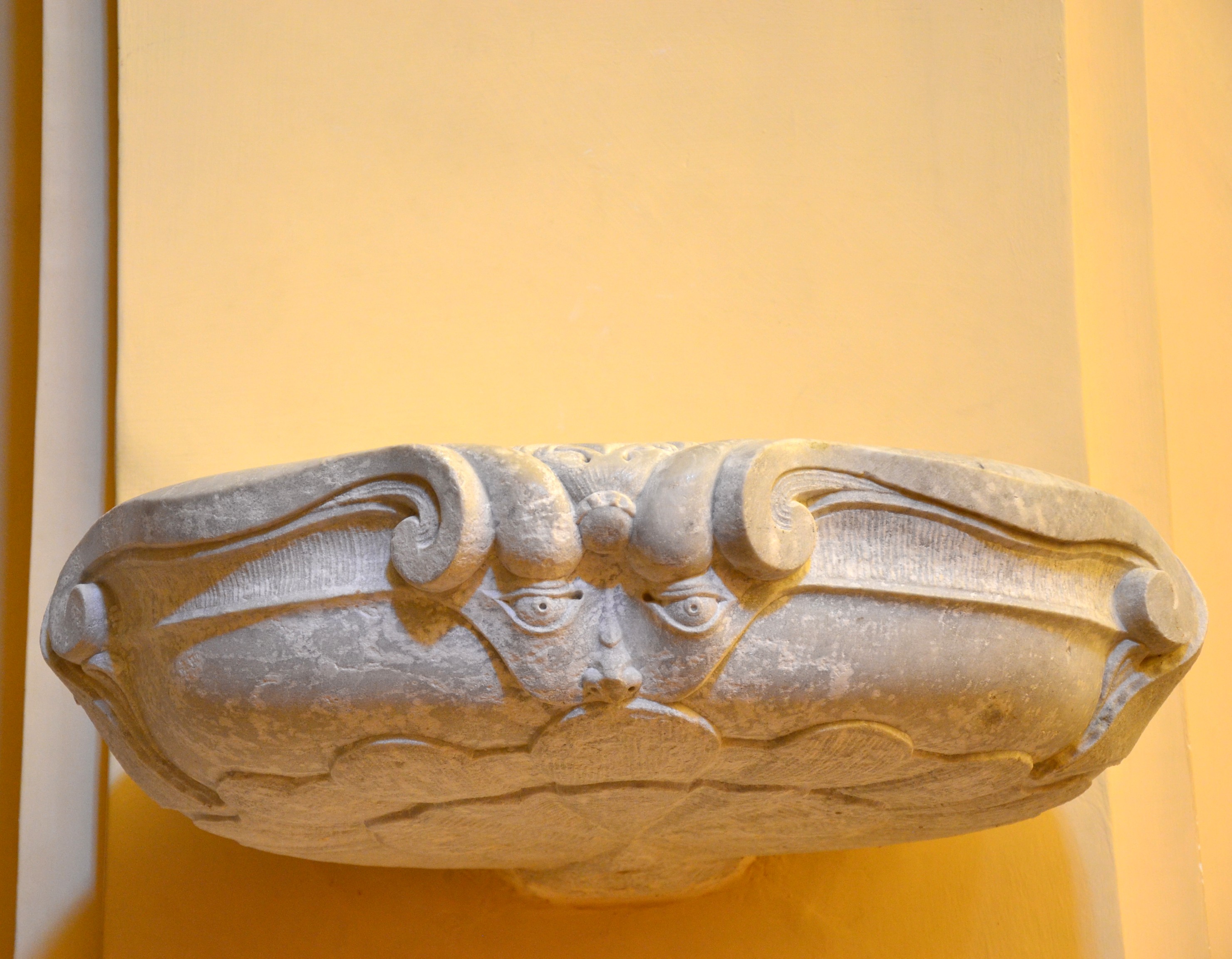 Mascherone (acquasantiera, opera isolata) - ambito laziale (secondo quarto XVIII)