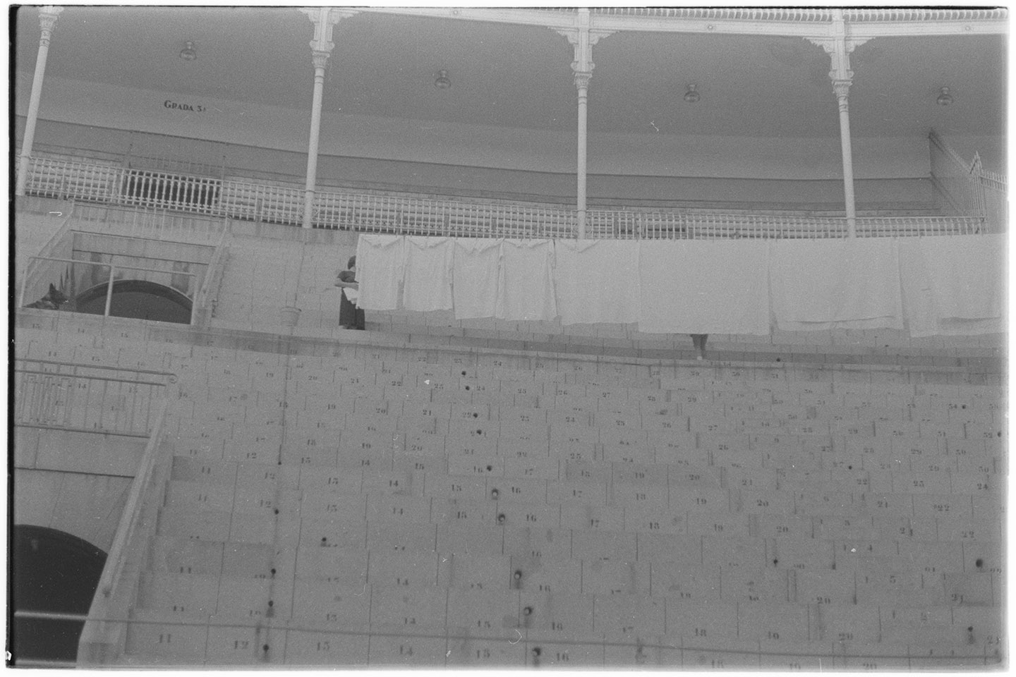 La stesa dei panni (negativo, insieme) di Jovane, Francesco (terzo quarto XX)