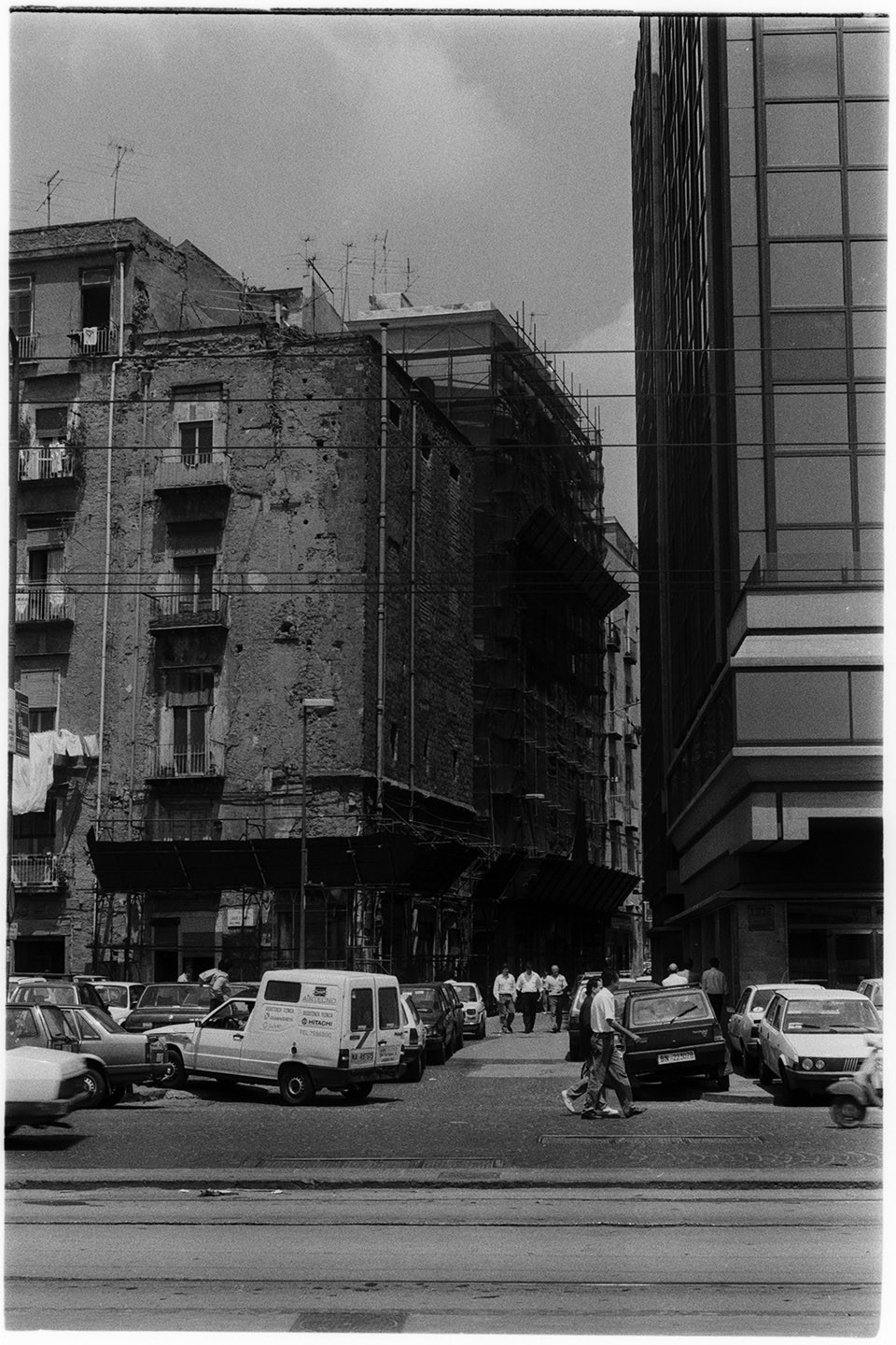 Napoli - Via Nuova Marina (negativo, insieme) di Alfa Press Service s.n.c. – Agenzia Fotogiornalistica (ultimo quarto XX)