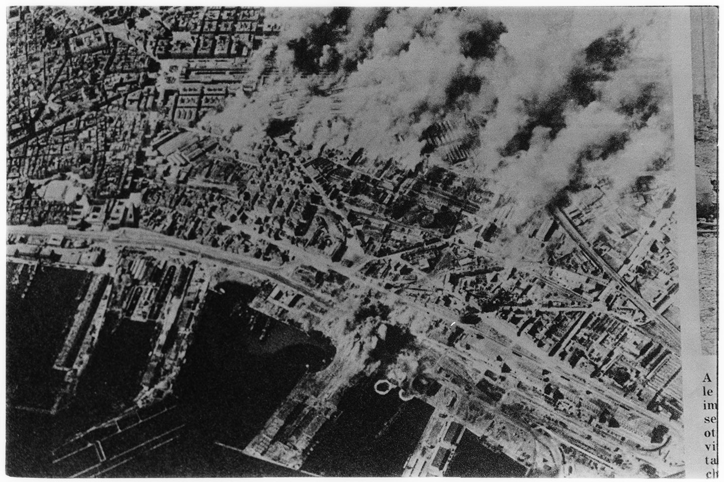 Napoli - Stazione ferroviaria - Bombardamenti <1943> - Riproduzioni (negativo, insieme) di Jovane, Francesco (seconda metà XX)